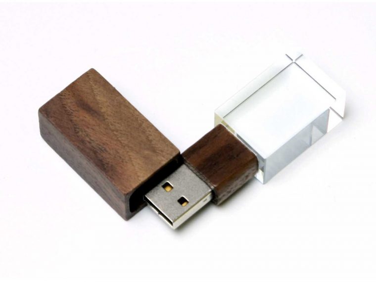 USB 2.0- флешка на 16 Гб прямоугольной формы — изображение 2