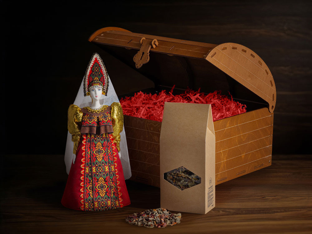 Подарочный набор: кукла фарфоровая, чай "Малина с мятой" — изображение 2